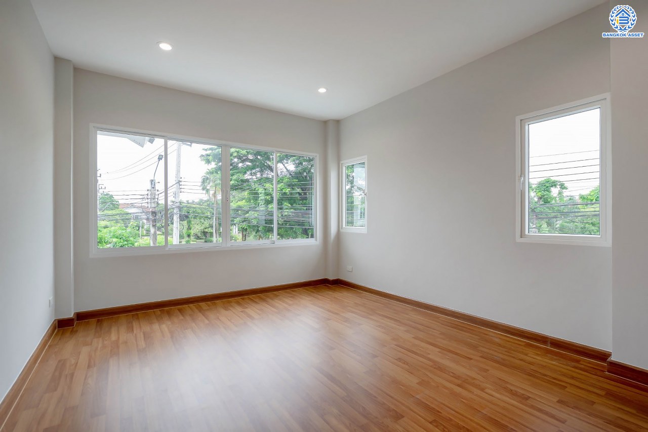 บ้านมือสองตกแต่งใหม่ ม.เพอร์เฟคเพลส1 ราชพฤกษ์ คุณภาพแบรนด์ Property Perfect เนื้อที่ 57.7 ตร.ว. บ้านเดี่ยวหลังใหญ่ ตอบโจทย์ทุกการอยู่อาศัย ฟังก์ชัน 3 ห้องนอน 3 ห้องน้ำ จอดรถได้ 2 คัน บนทำเลติดถนนราชพฤกษ์ ใกล้วงเวียนพระราม5 และรถไฟฟ้า "สถานีบางรักน้อยท่าอิฐ"